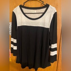 Selling a cute long sleeve shirt from Maurices!